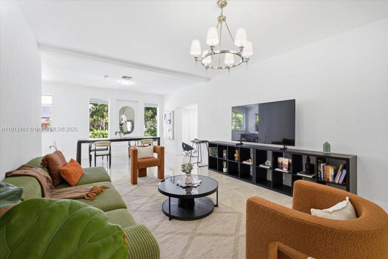 10845 Peachtree Dr, Miami, FL 33161 Photo