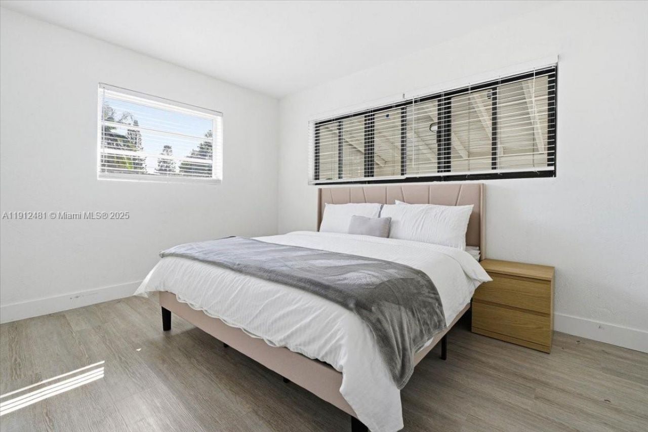 10845 Peachtree Dr, Miami, FL 33161 Photo