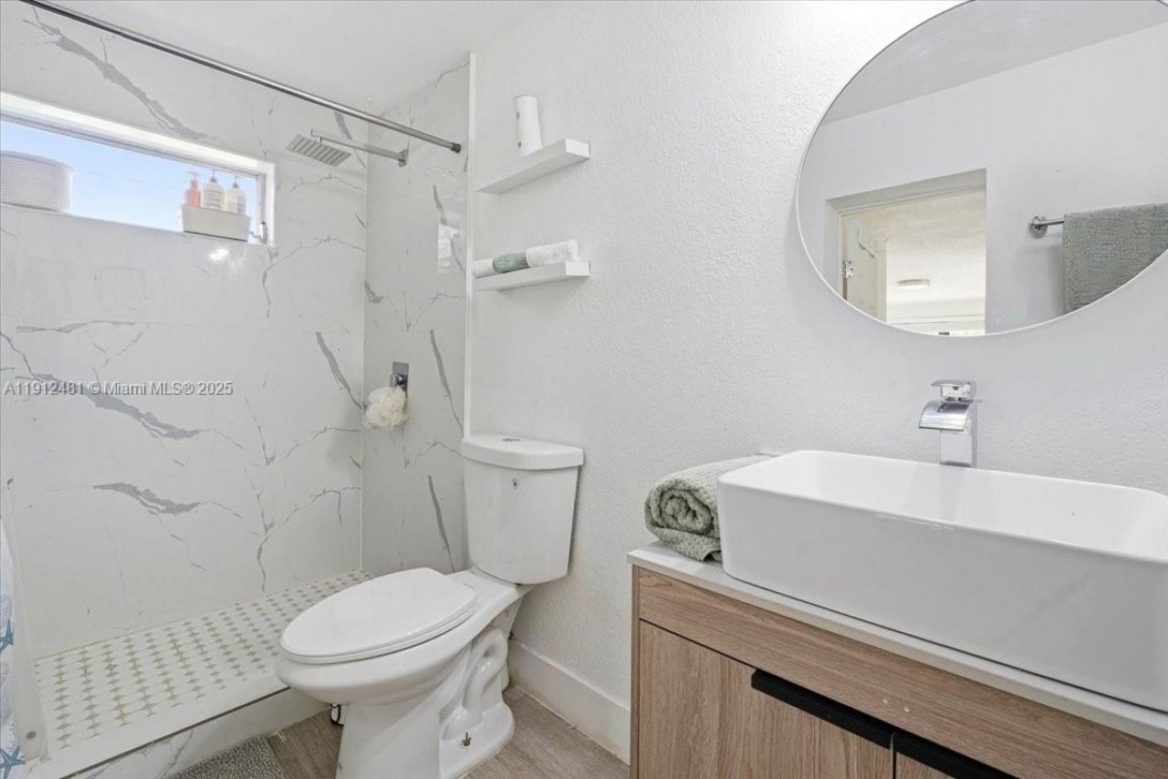 10845 Peachtree Dr, Miami, FL 33161 Photo