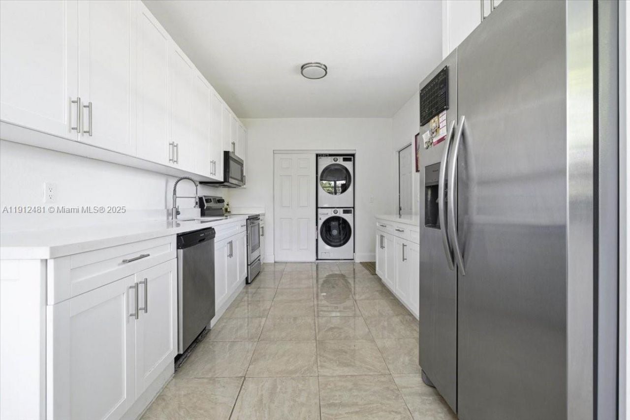 10845 Peachtree Dr, Miami, FL 33161 Photo