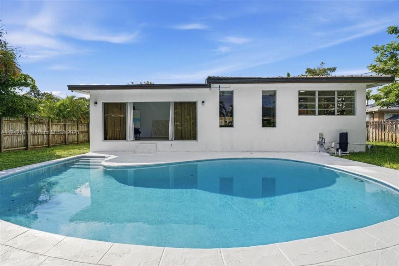 10845 Peachtree Dr, Miami, FL 33161 Photo