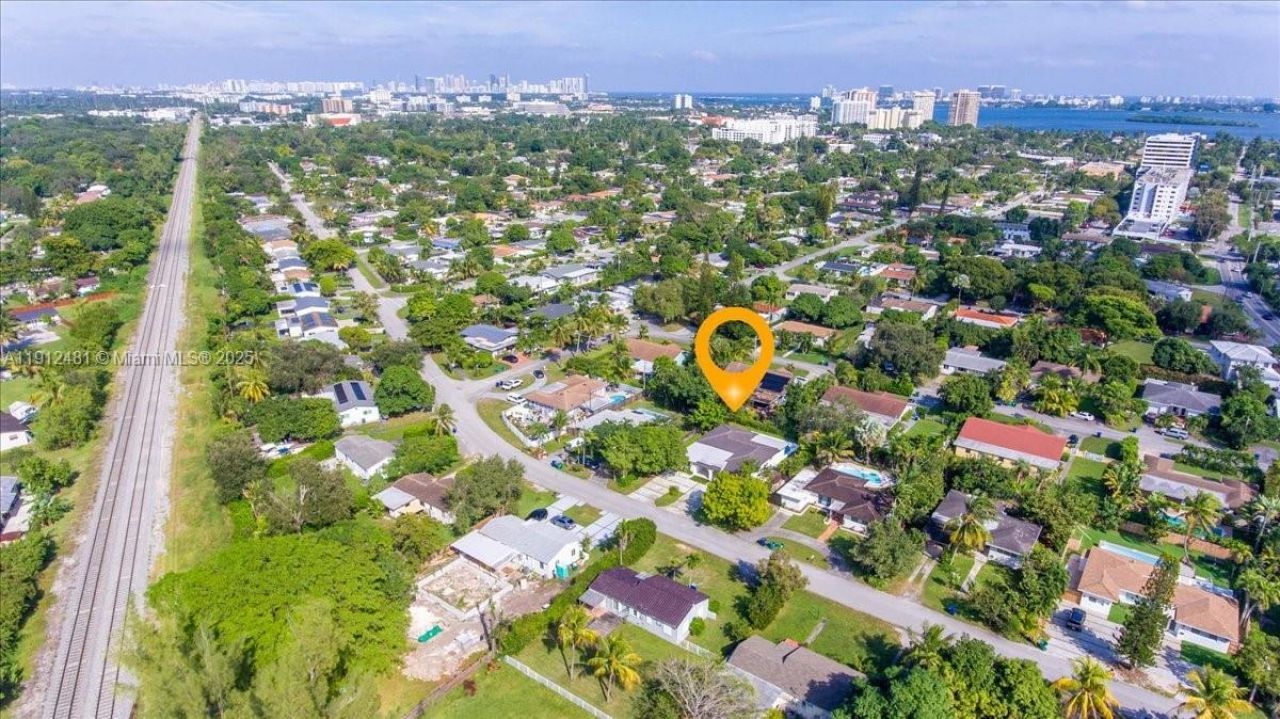 10845 Peachtree Dr, Miami, FL 33161 Photo