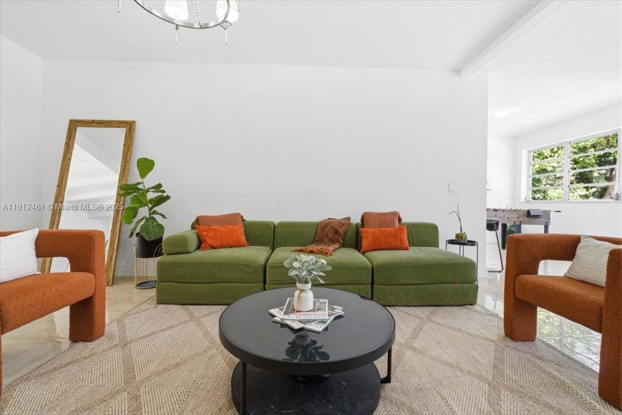 10845 Peachtree Dr, Miami, FL 33161 Photo