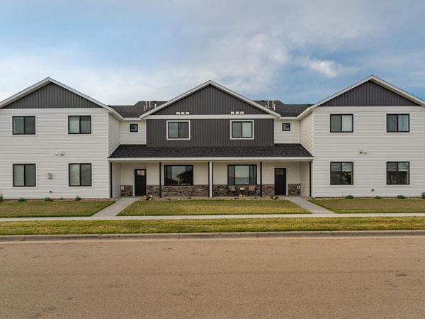 5211 Harvest Square Lane NW, Rochester, MN 55901