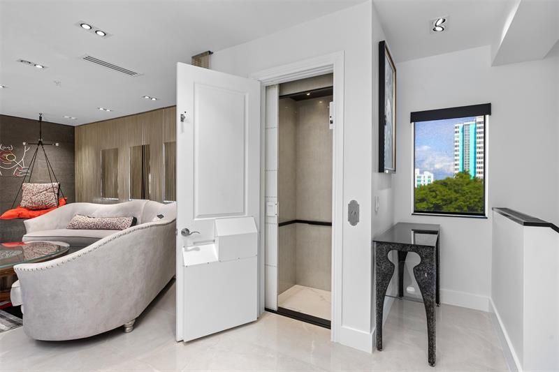 3021 Riomar Street, Fort Lauderdale, FL 33304 Photo