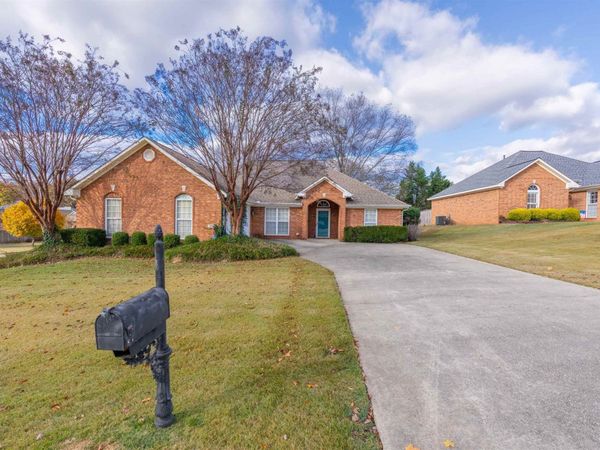 101 Casey Ln, Florence, AL