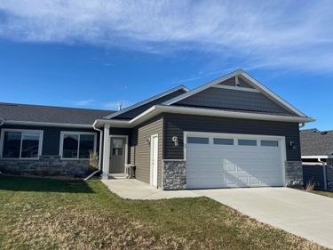 890 Tall Grass Court, Wanamingo, MN 55983