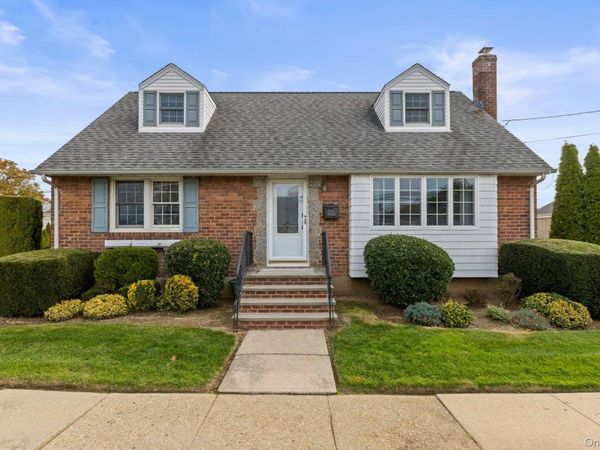 124 Kilburn Road S, Garden City South, NY 11530
