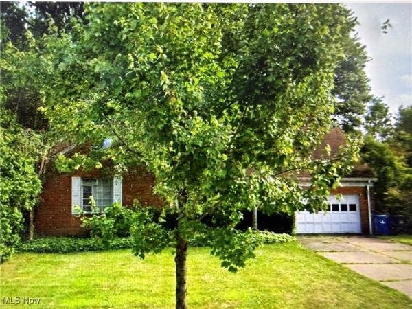 29527 Osborn Road, Bay Village, OH 44140