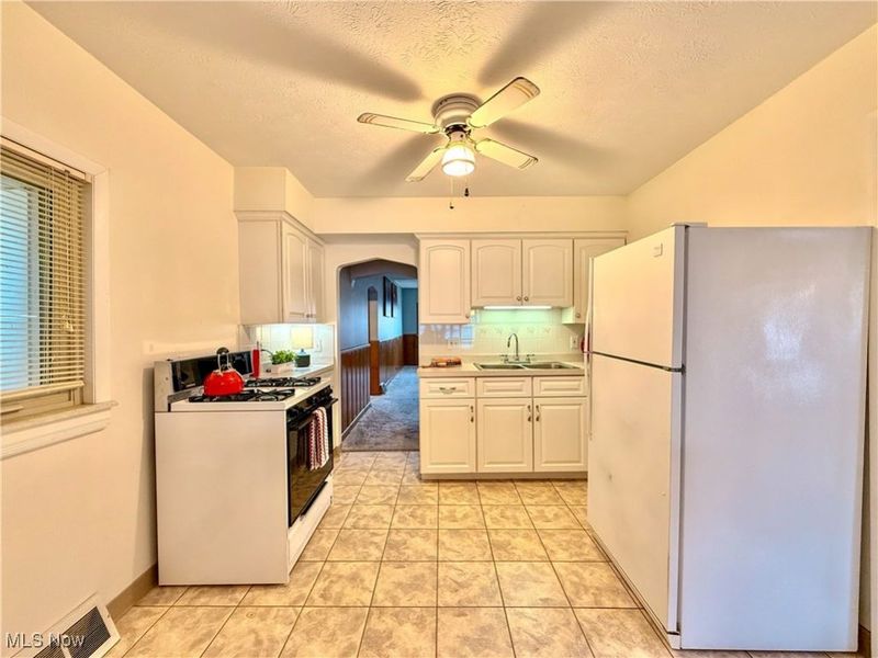 130 Clovercliff Drive, Chippewa Lake, OH 44215 Photo 8