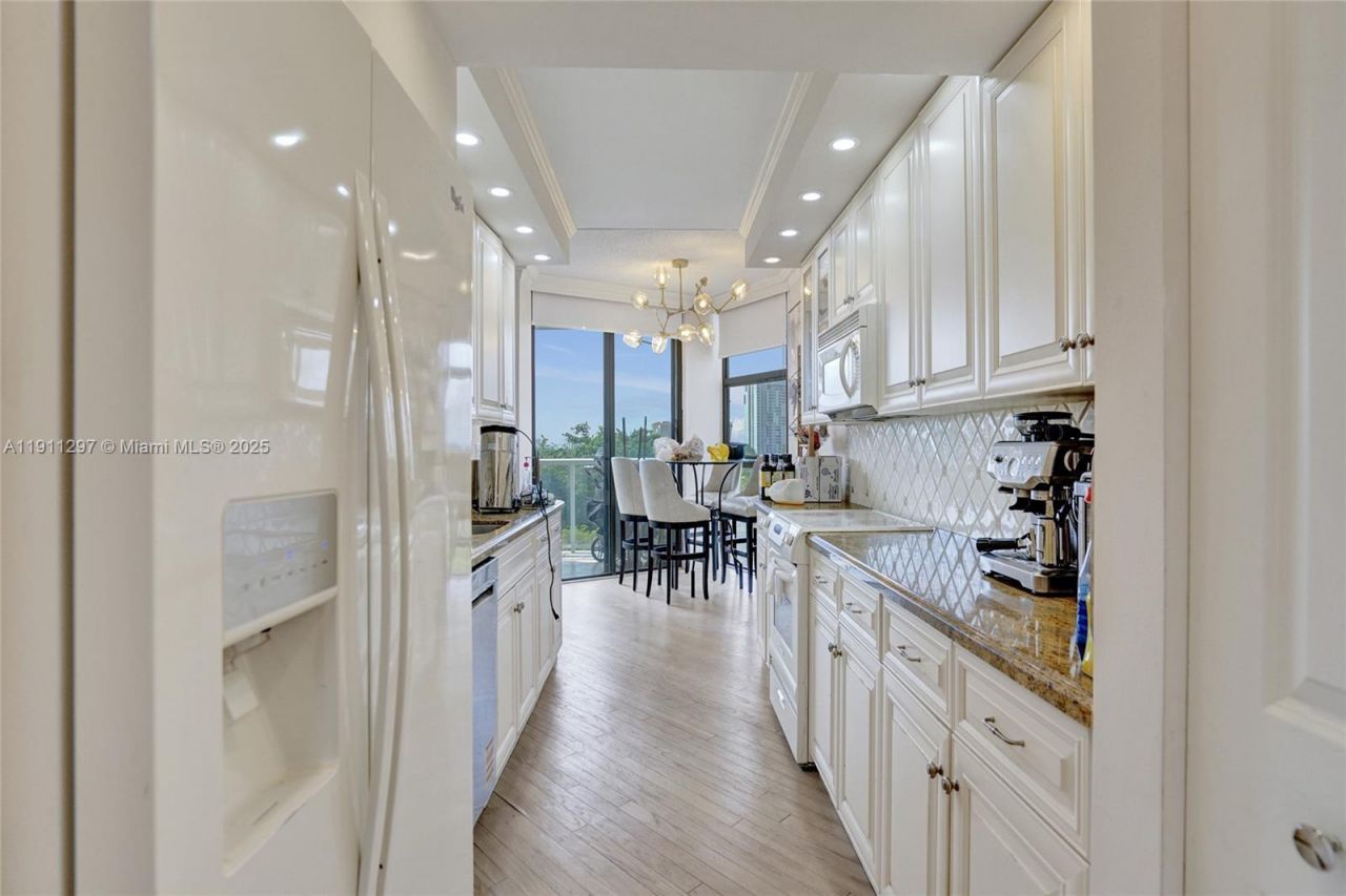 20281 E Country Club Dr, Unit 511, Aventura, FL 33180 Photo