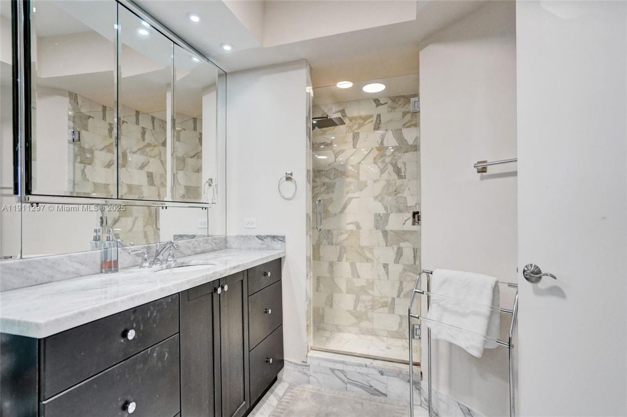 20281 E Country Club Dr, Unit 511, Aventura, FL 33180 Photo