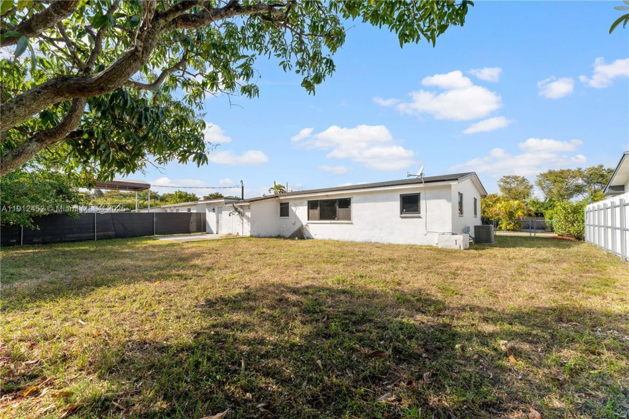 11532 SW 136th Ter, Miami, FL 33176 Photo