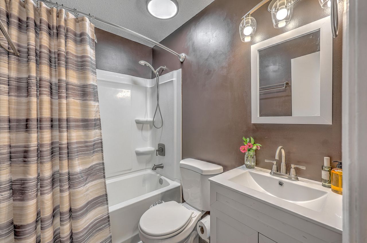 4466 Mixedwood Drive Photo 13