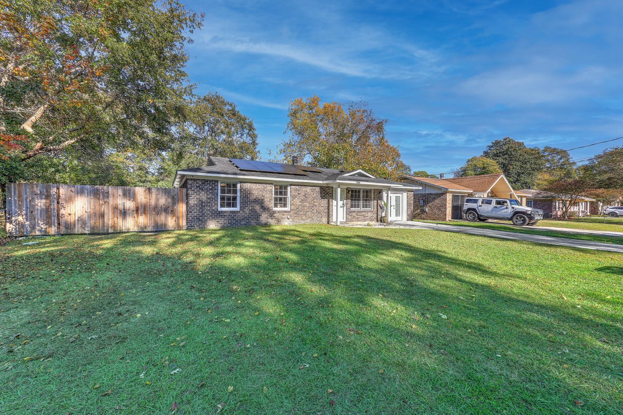 4466 Mixedwood Drive Photo 4