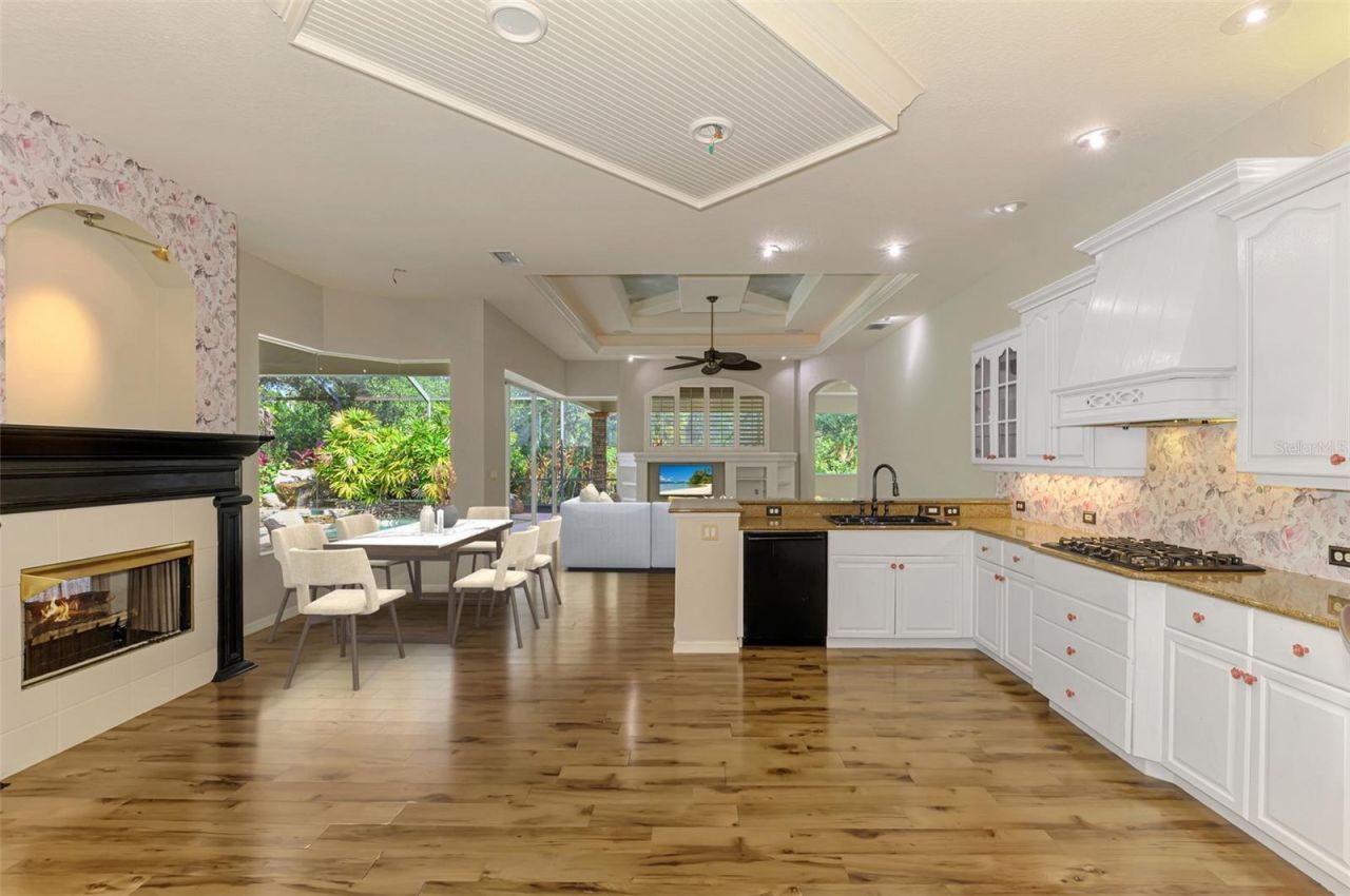 4889 Carrington Circle, Sarasota, FL 34243 Photo