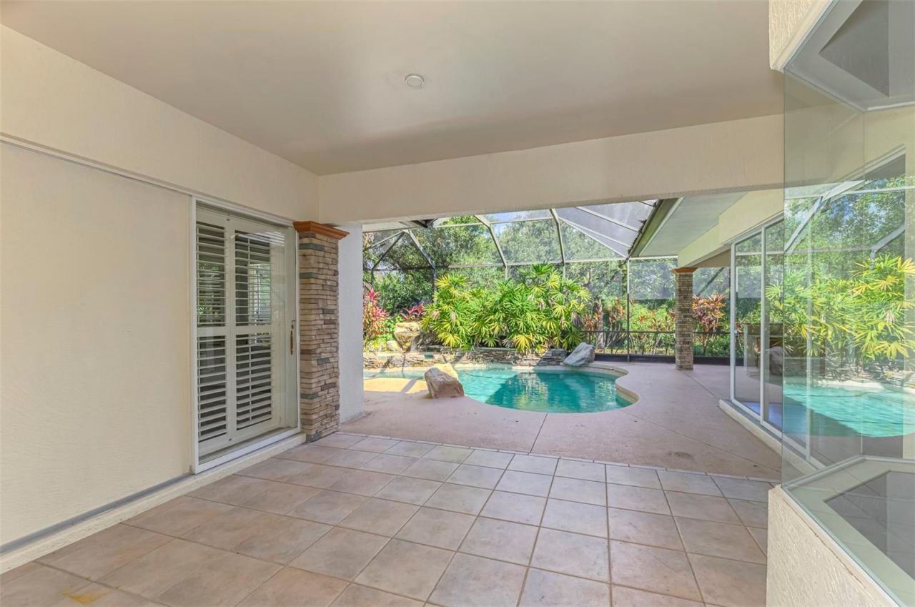 4889 Carrington Circle, Sarasota, FL 34243 Photo