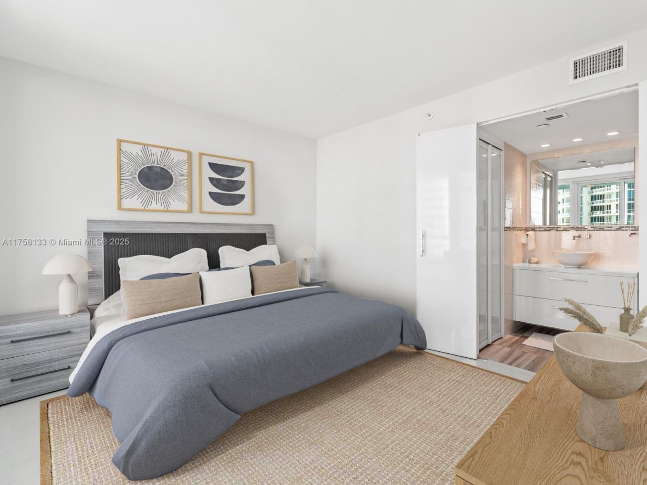 400 S Pointe Dr, Unit 906, Miami Beach, FL 33139 Photo