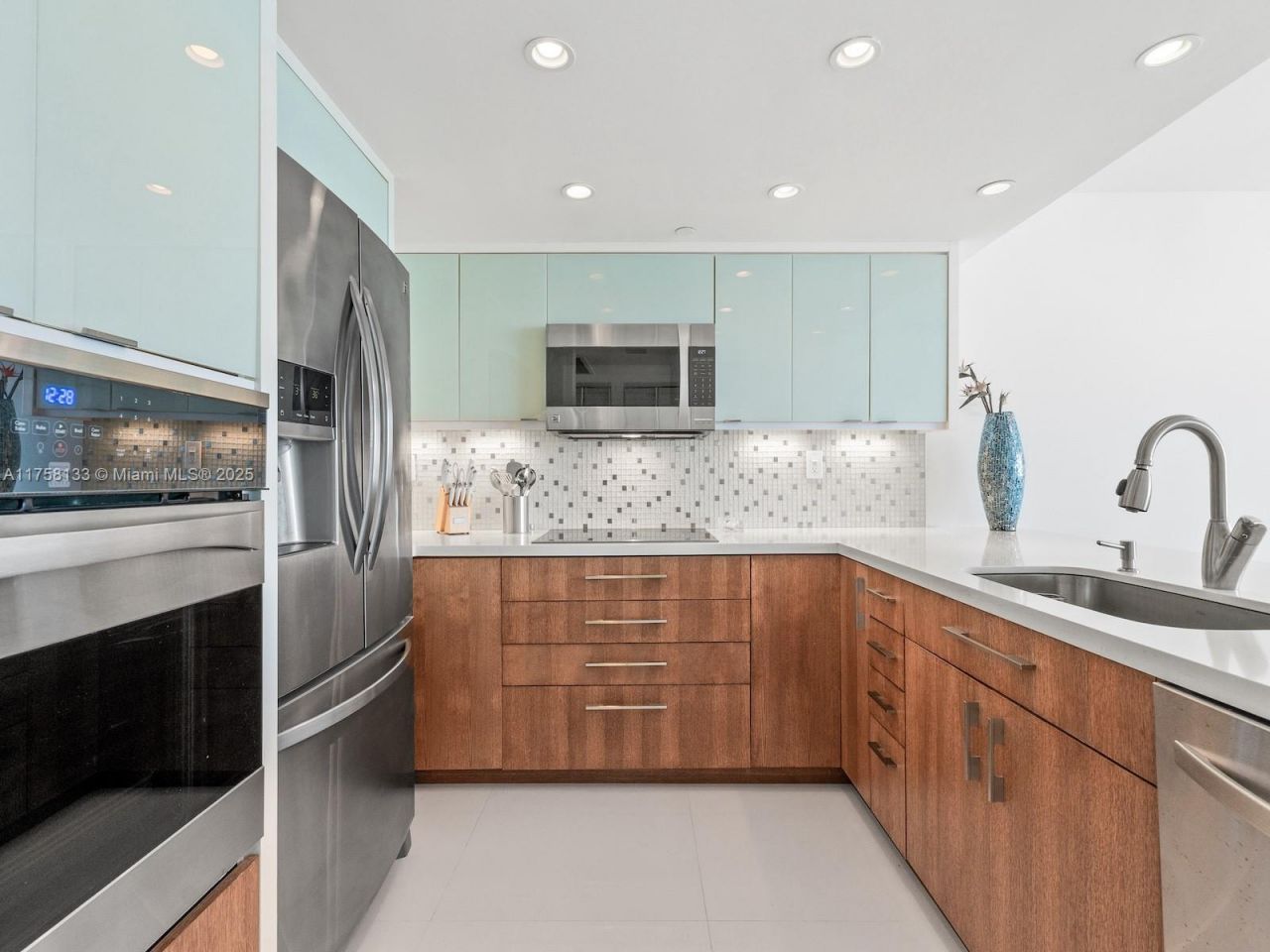 400 S Pointe Dr, Unit 906, Miami Beach, FL 33139 Photo