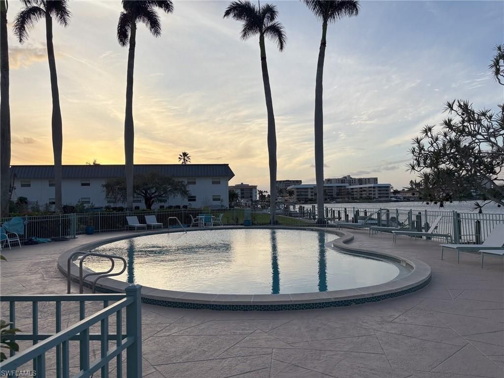 383 Harbour Dr, Unit 207, Naples, FL 34103 Photo