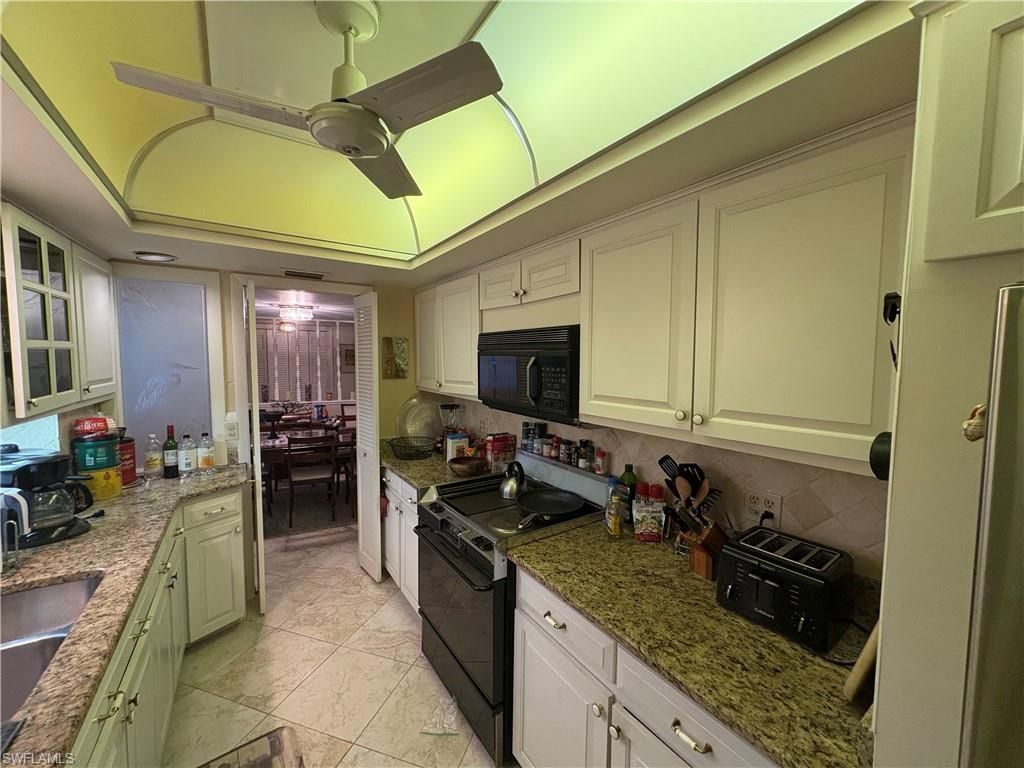 383 Harbour Dr, Unit 207, Naples, FL 34103 Photo