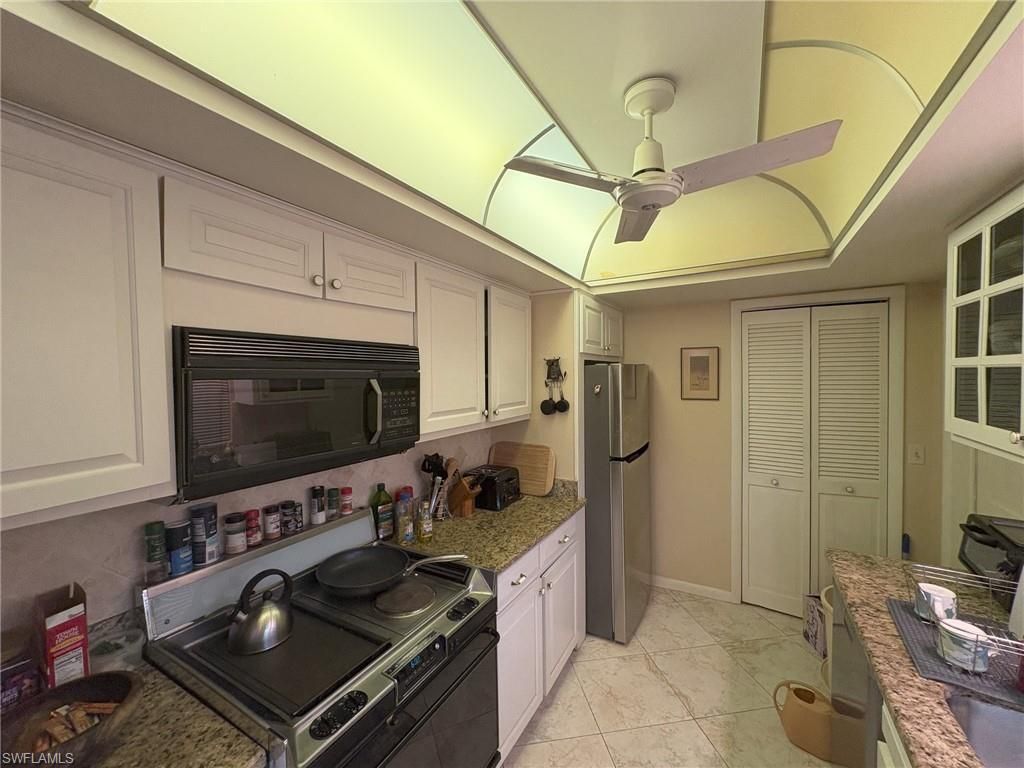 383 Harbour Dr, Unit 207, Naples, FL 34103 Photo