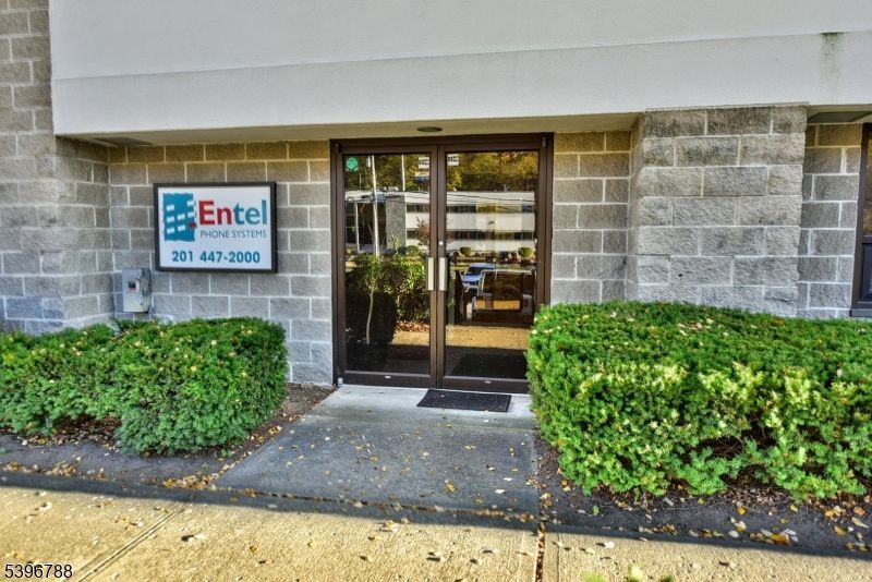 230 W Parkway, Unit 8, Pequannock, NJ 07444 Main Photo