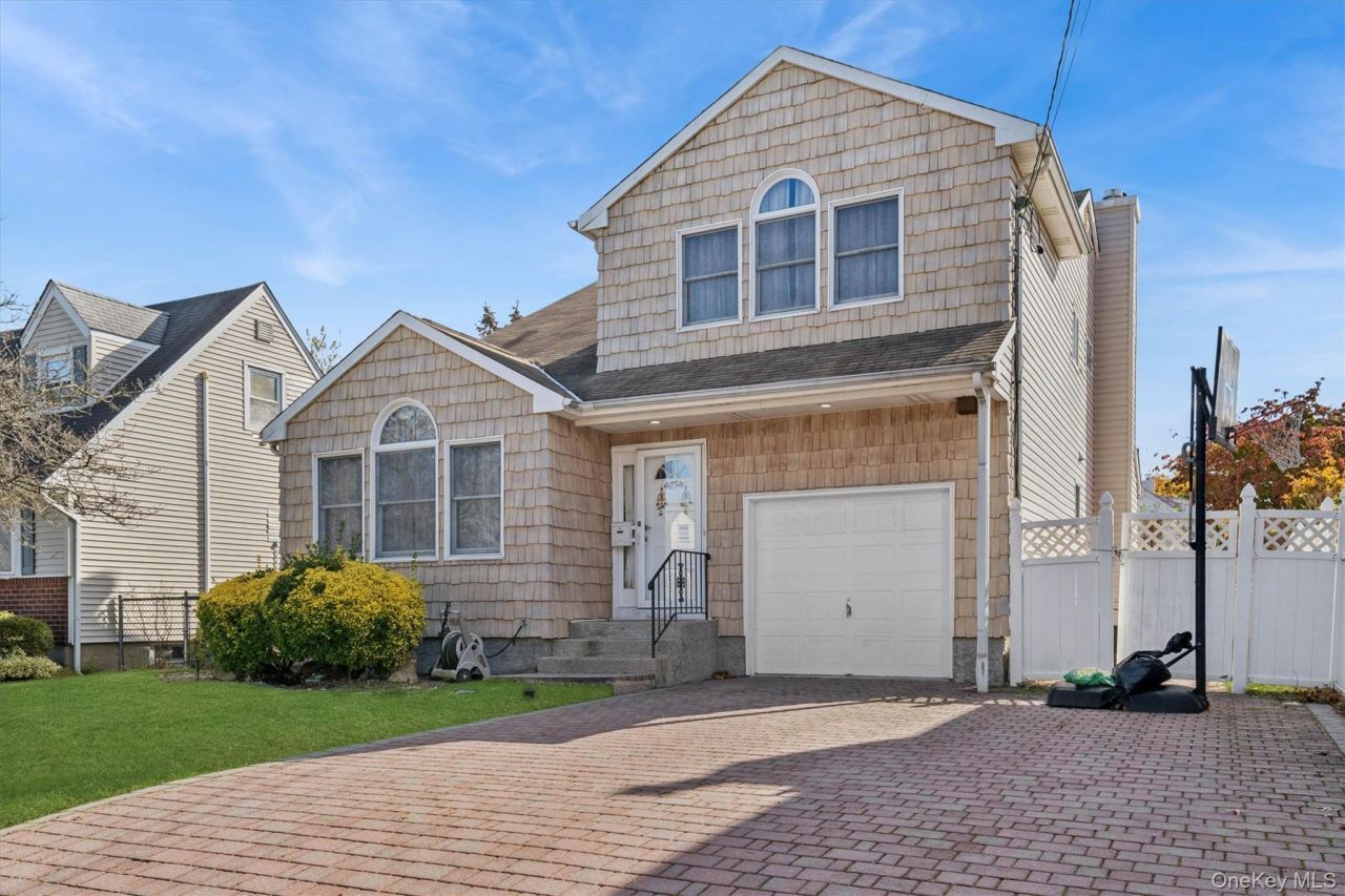 115 Schley Avenue, Albertson, NY 11507 Main Photo