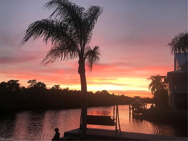 1277 Grand Canal DR, NAPLES, FL 34110