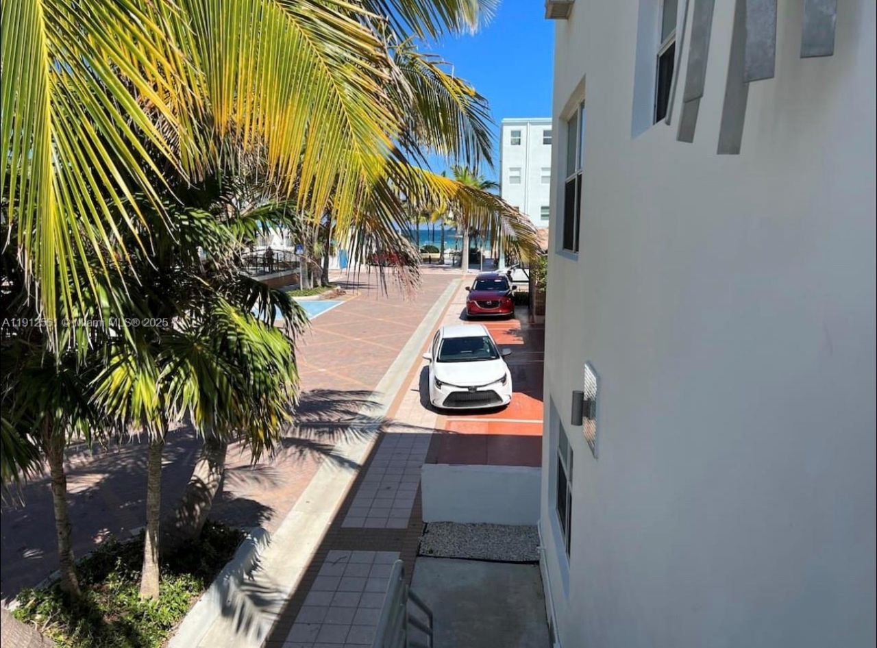 326 Wilson St, Unit 205, Hollywood, FL 33019 Photo