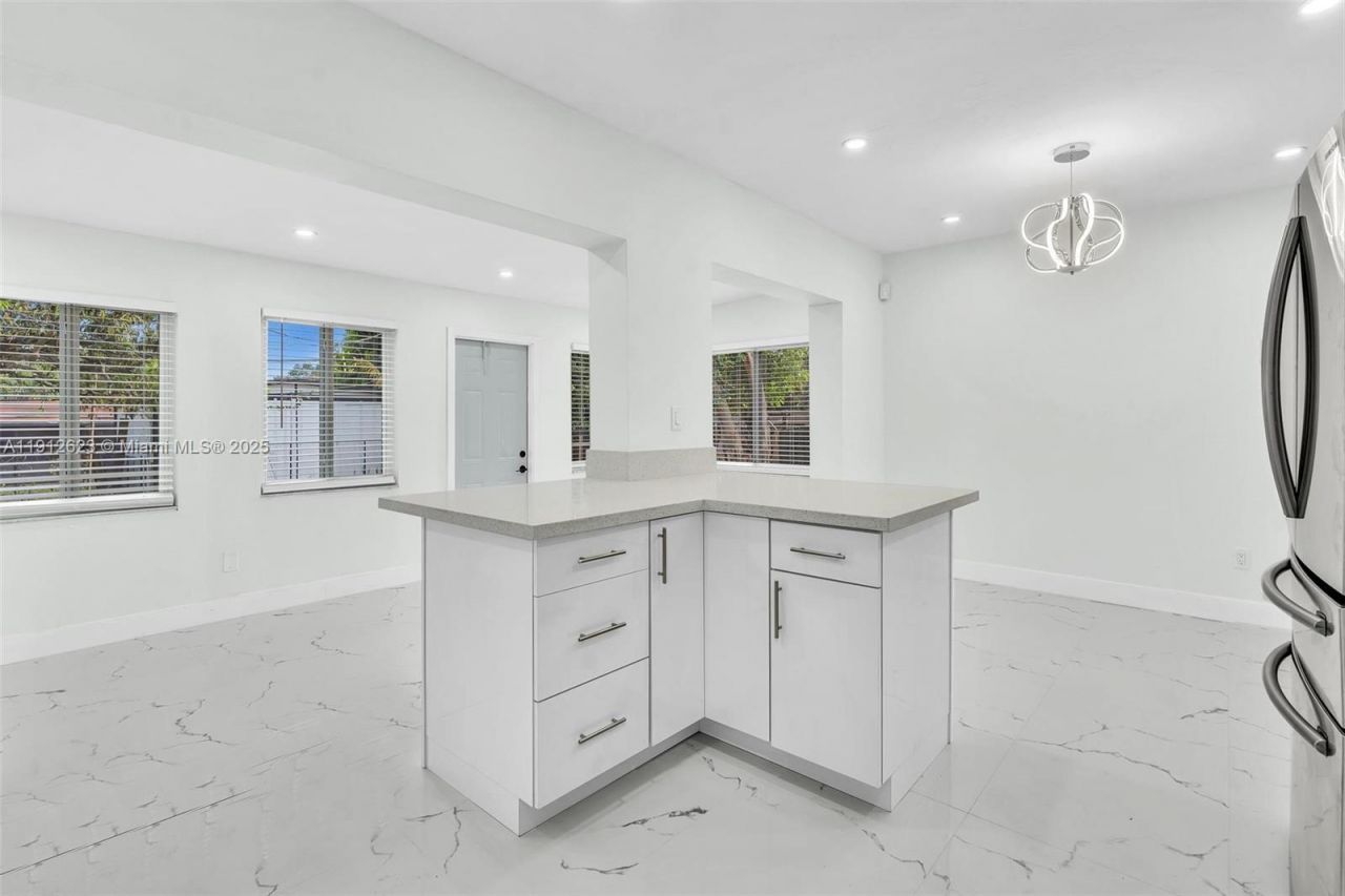 141 NW 89th St, El Portal, FL 33150 Photo