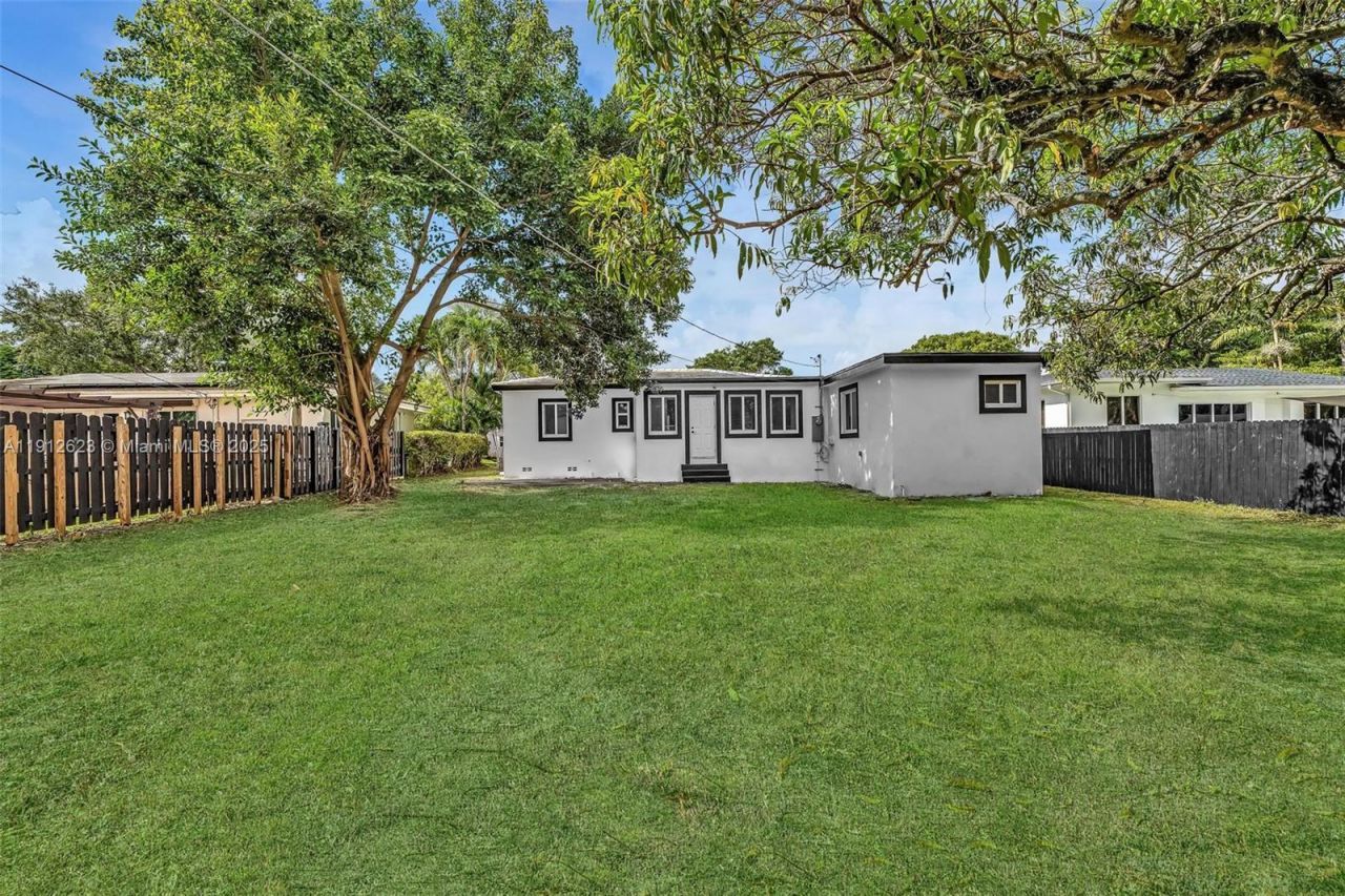 141 NW 89th St, El Portal, FL 33150 Photo