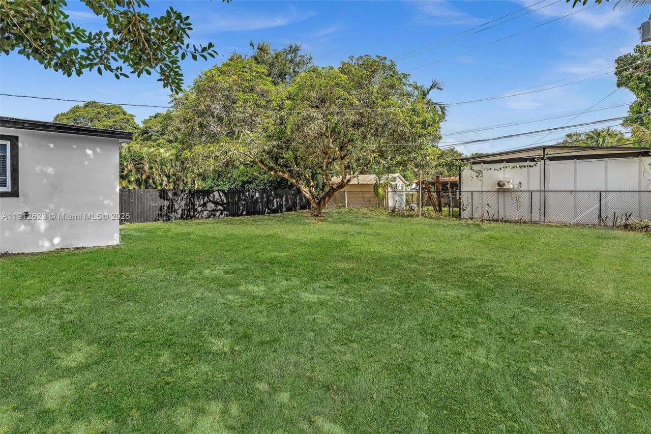 141 NW 89th St, El Portal, FL 33150 Photo