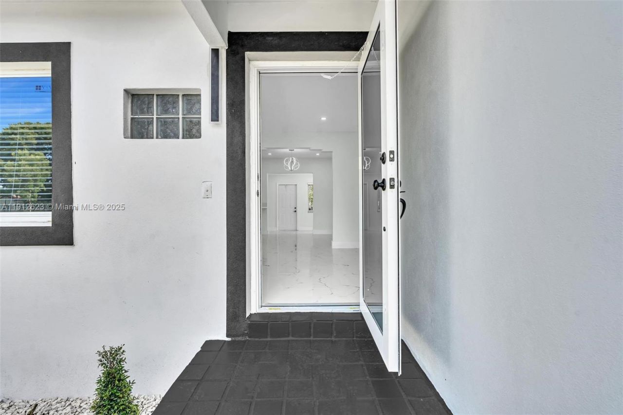 141 NW 89th St, El Portal, FL 33150 Photo