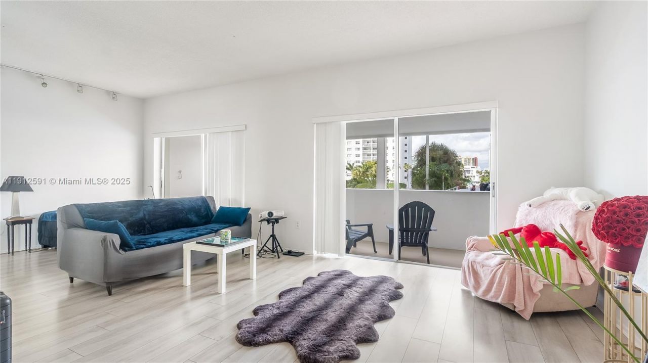 500 Bayview Dr, Unit 117, Sunny Isles Beach, FL 33160 Photo