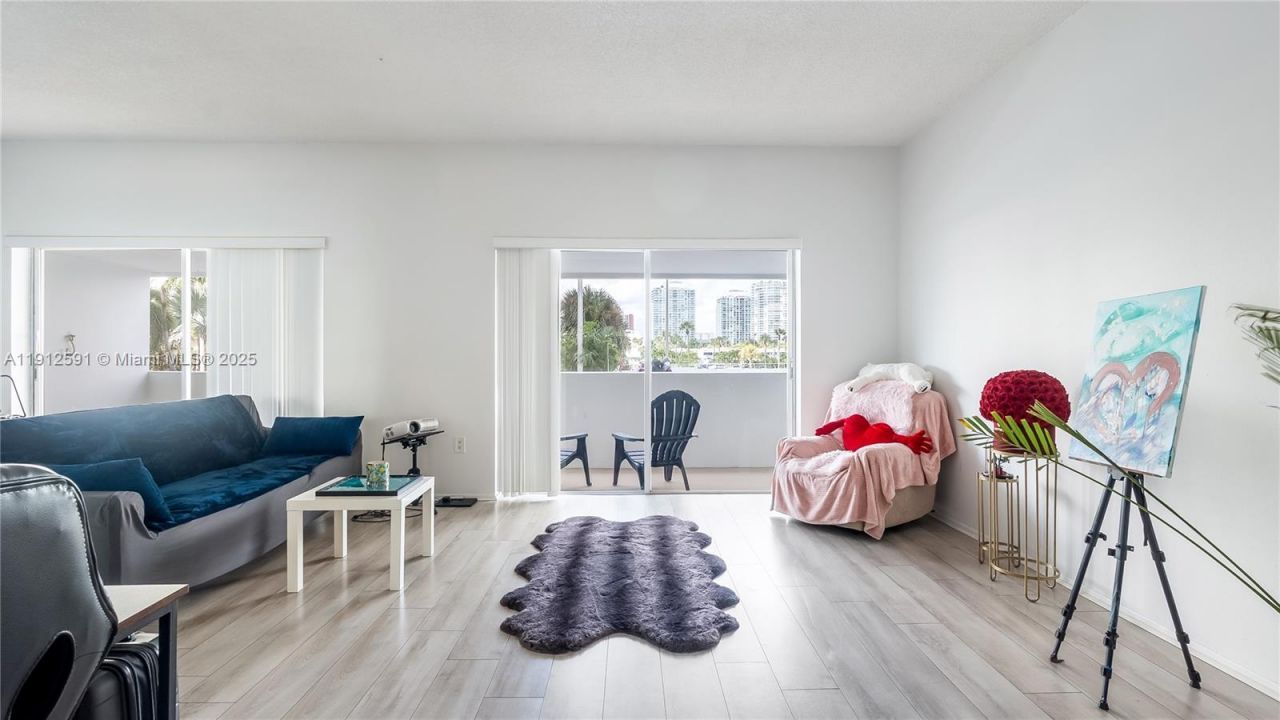 500 Bayview Dr, Unit 117, Sunny Isles Beach, FL 33160 Photo