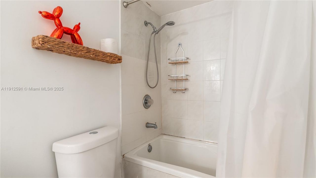 500 Bayview Dr, Unit 117, Sunny Isles Beach, FL 33160 Photo