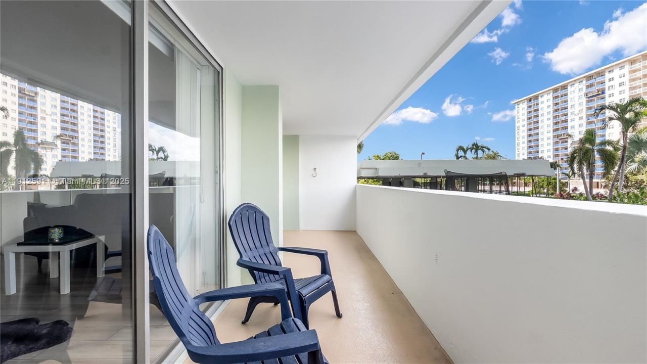 500 Bayview Dr, Unit 117, Sunny Isles Beach, FL 33160 Photo