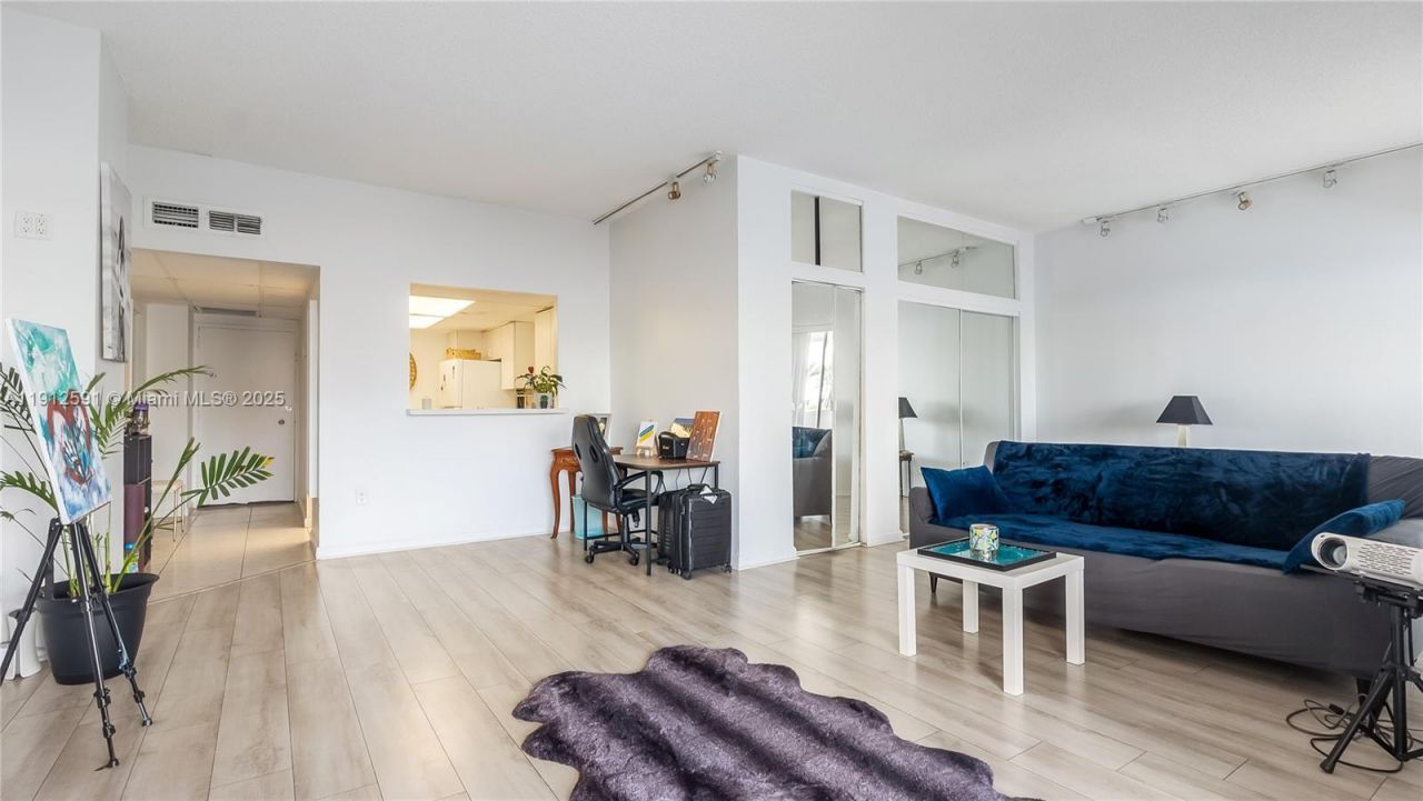 500 Bayview Dr, Unit 117, Sunny Isles Beach, FL 33160 Photo