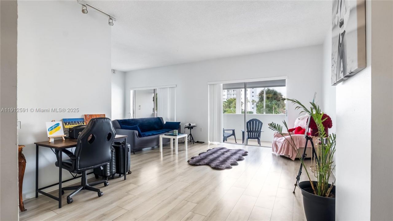 500 Bayview Dr, Unit 117, Sunny Isles Beach, FL 33160 Photo