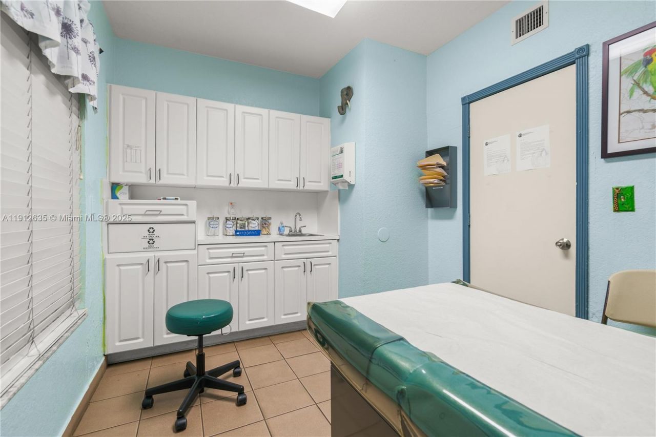 1920 SW 22nd St, Miami, FL 33145 Photo