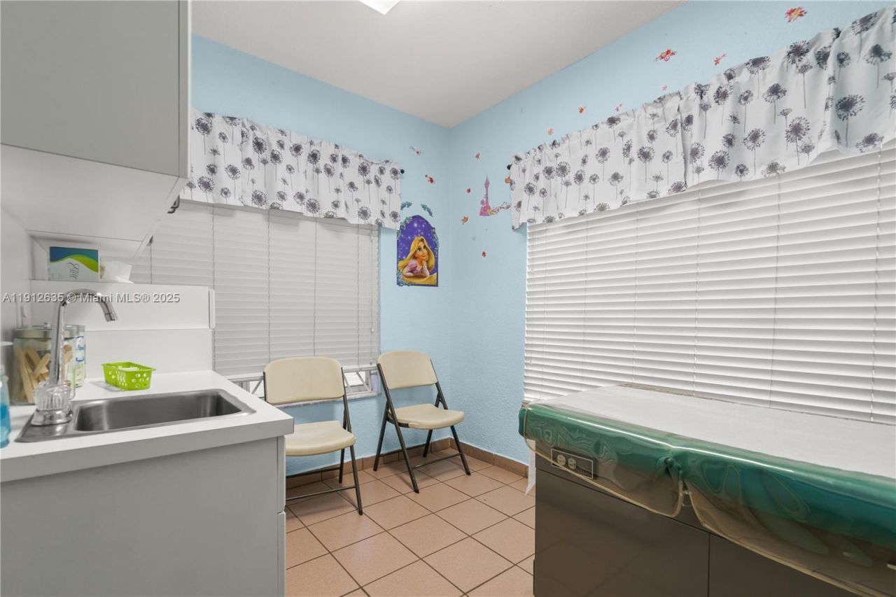 1920 SW 22nd St, Miami, FL 33145 Photo