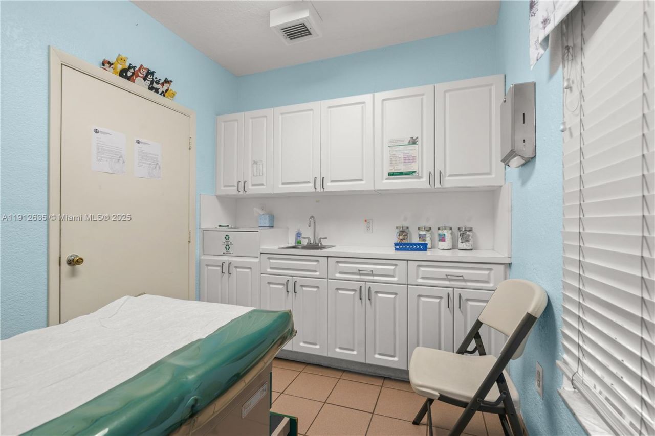 1920 SW 22nd St, Miami, FL 33145 Photo