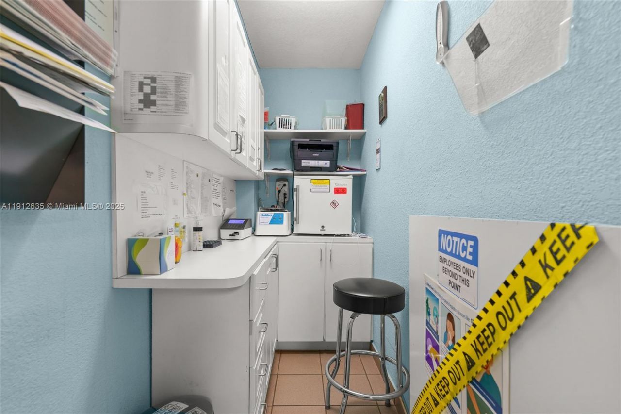 1920 SW 22nd St, Miami, FL 33145 Photo