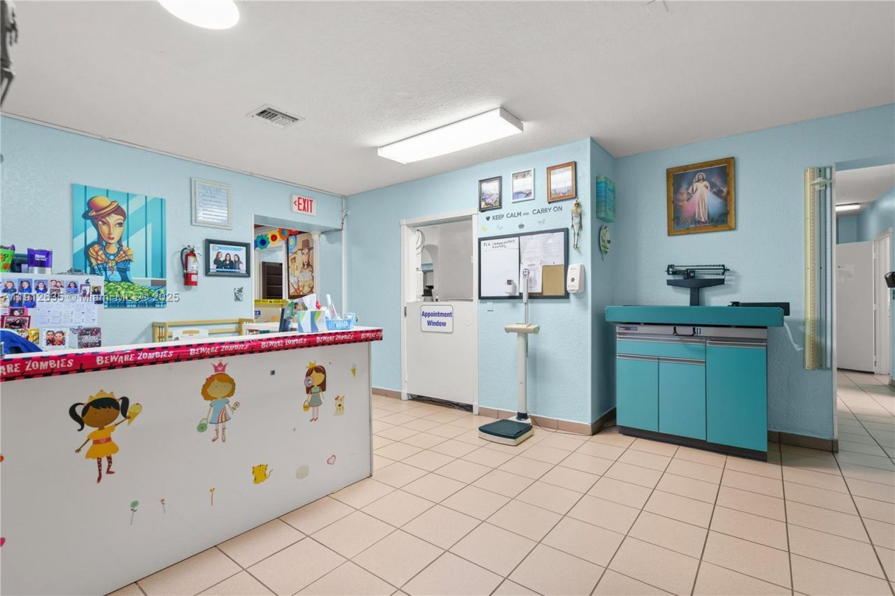 1920 SW 22nd St, Miami, FL 33145 Photo