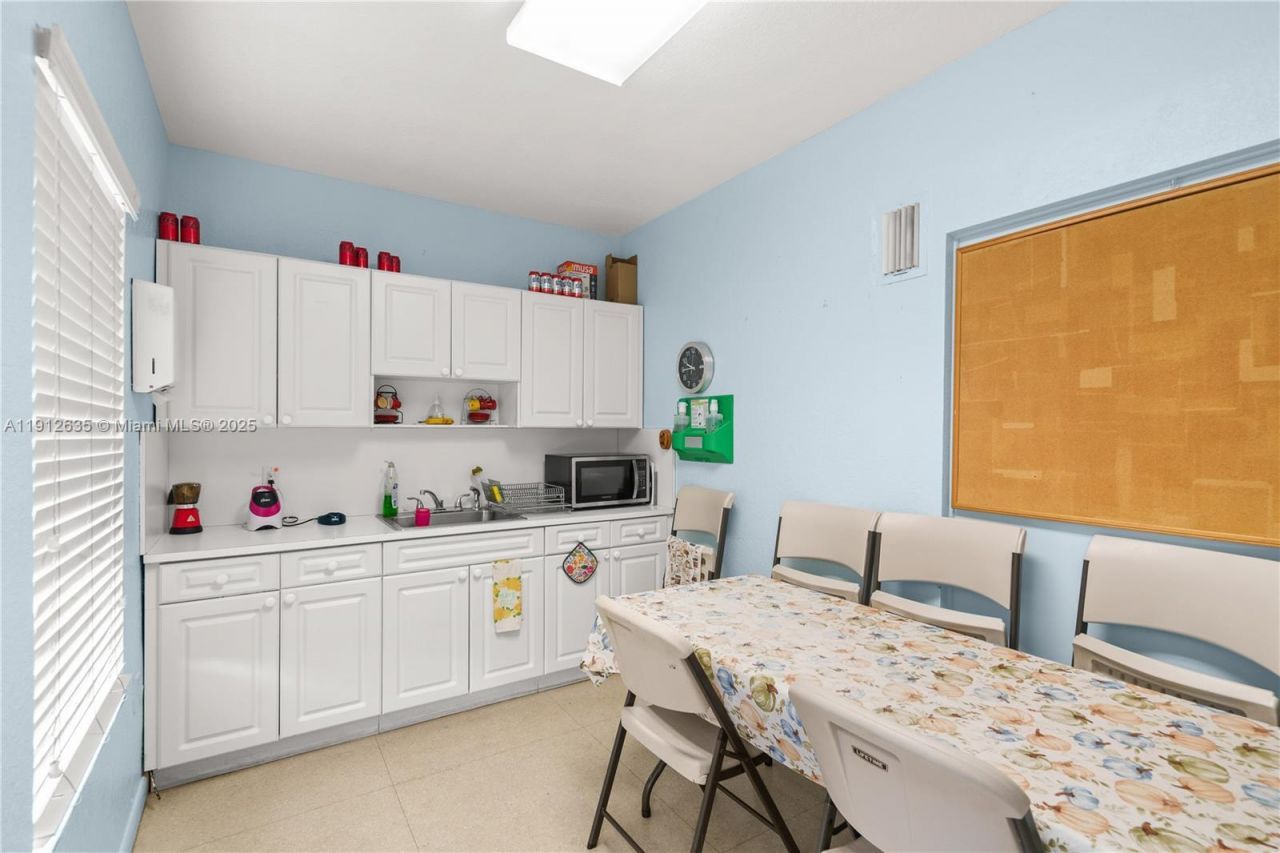 1920 SW 22nd St, Miami, FL 33145 Photo