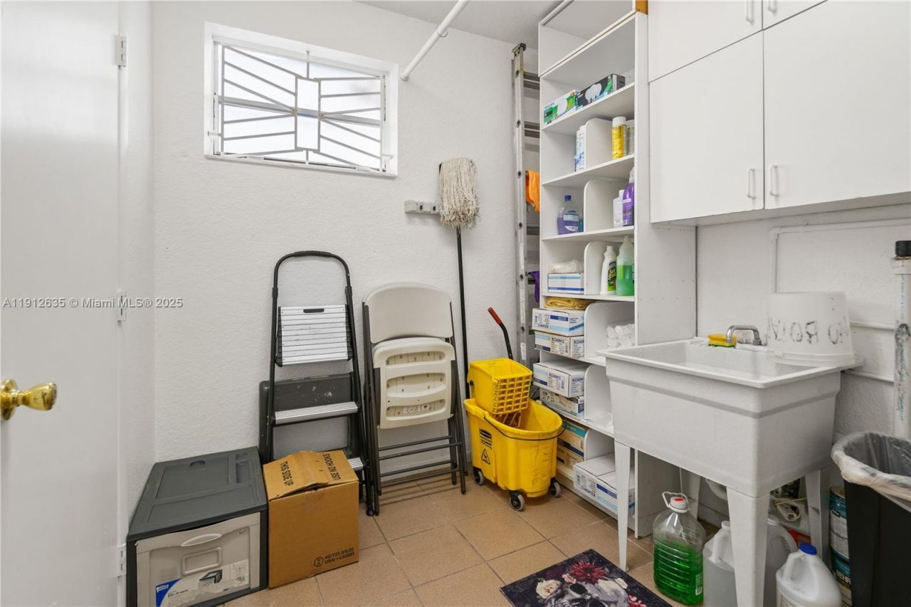 1920 SW 22nd St, Miami, FL 33145 Photo