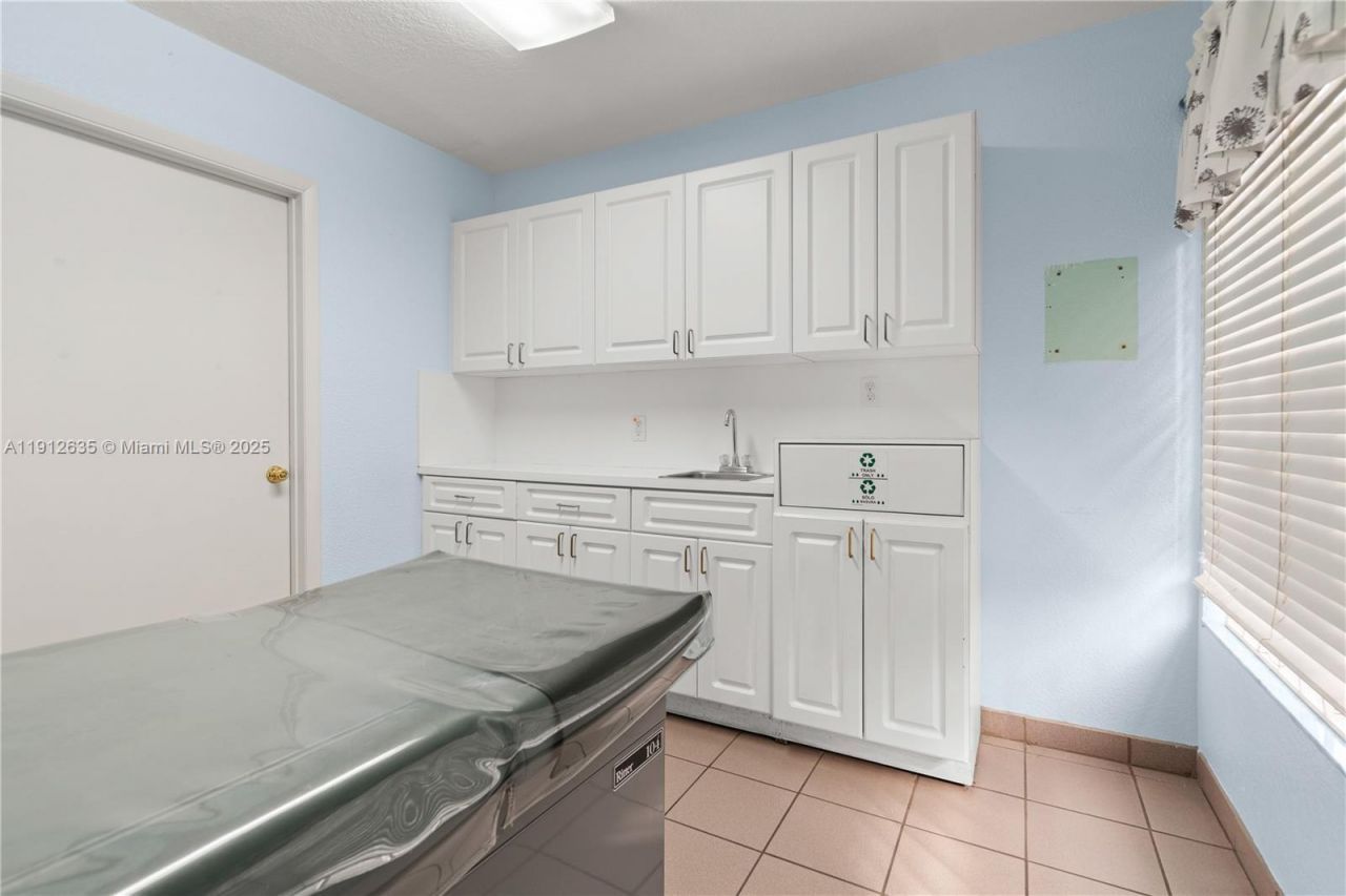 1920 SW 22nd St, Miami, FL 33145 Photo