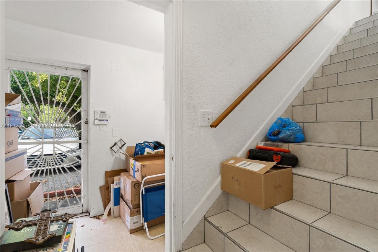 1920 SW 22nd St, Miami, FL 33145 Photo