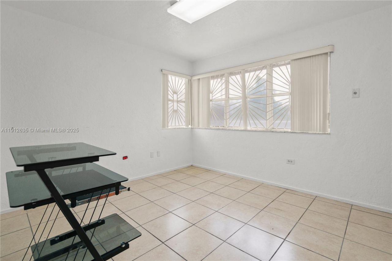 1920 SW 22nd St, Miami, FL 33145 Photo